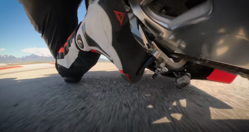 Correct Foot Position on a motorcycle cornering